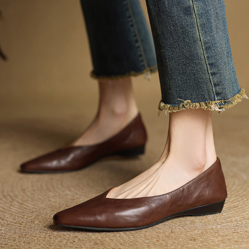 Faelle | V-Cut Lambskin Flats with Square Toe