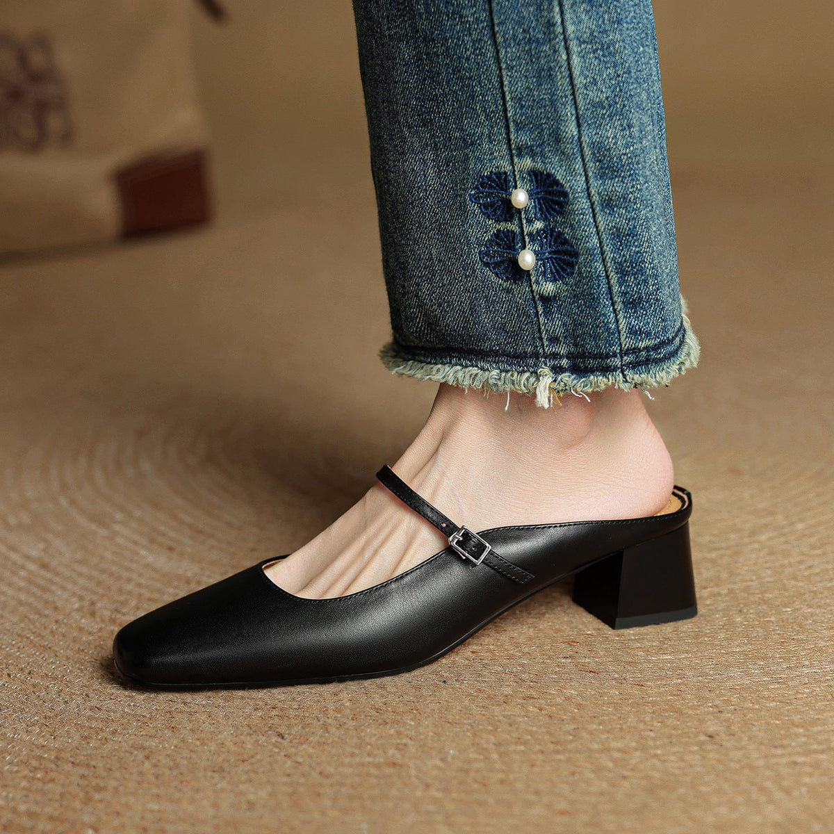 Ilanne | Square-Toe Leather Mules Block Heel
