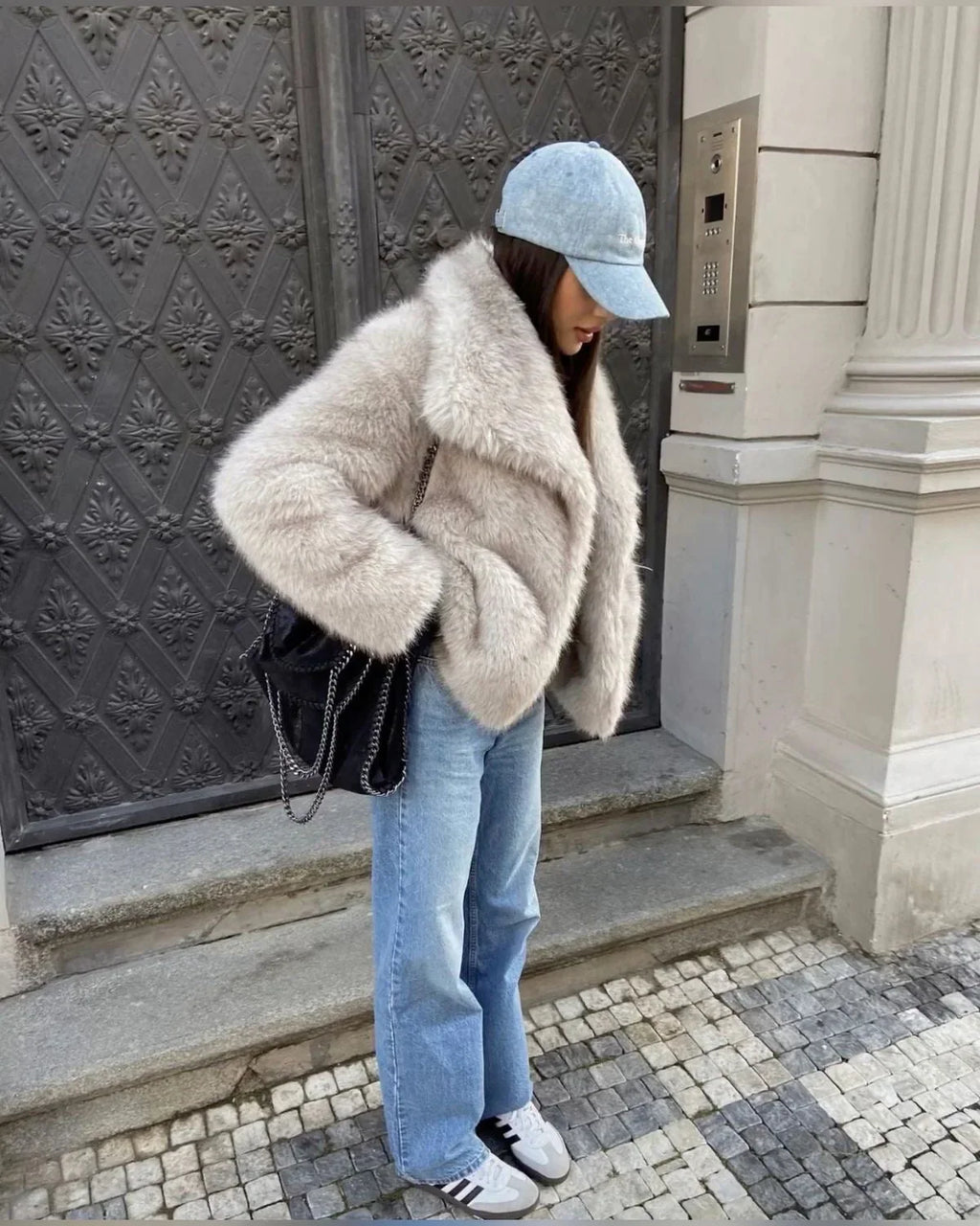 Kaenne | Short Faux Fur Coat with Wide Lapels