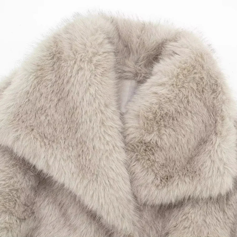 Kaenne | Short Faux Fur Coat with Wide Lapels