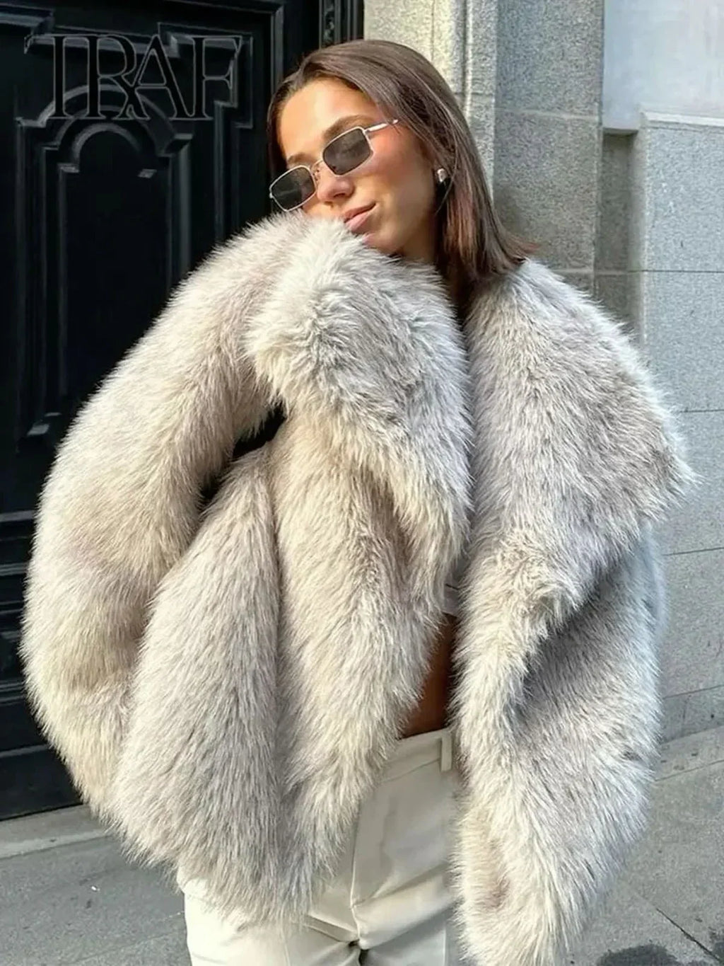 Kaenne | Short Faux Fur Coat with Wide Lapels