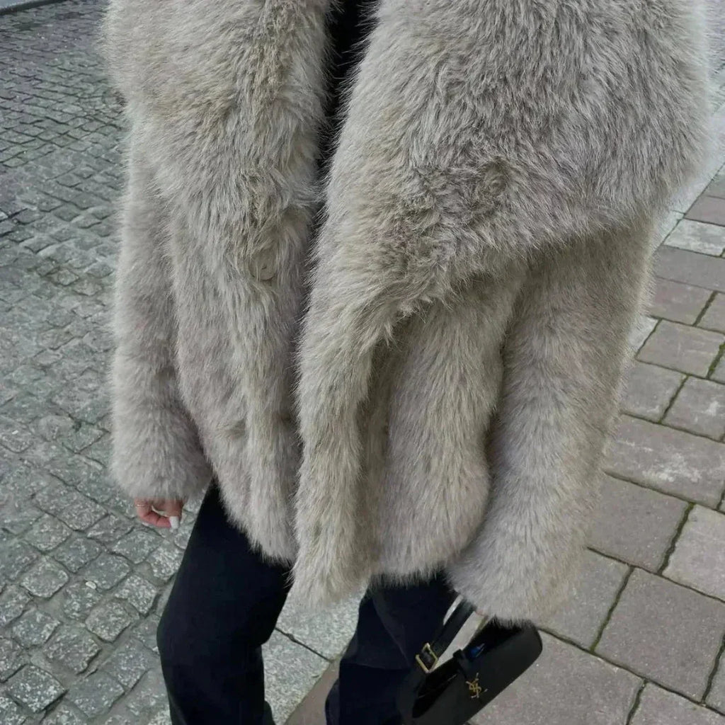 Kaenne | Short Faux Fur Coat with Wide Lapels
